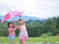 子供用折りたたみ傘おすすめ9選【丈夫で簡単開閉・人気軽量・使いやすい】